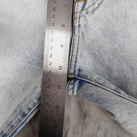 American Eagle Cotton Distressed Light Wash Jean Shorts  P4847 - Picture 5 of 8